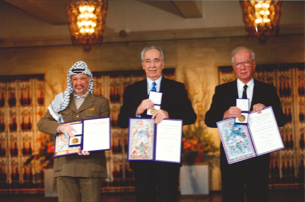 Historiske fredsprisvinnere: Arafat, Rabin og Peres - Nobel Peace Center